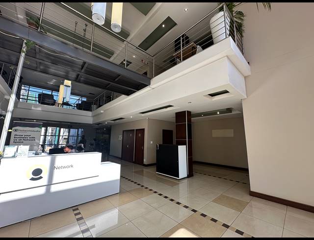 75M² CO-WORKING SPACE TO LET IN DIE HOEWES